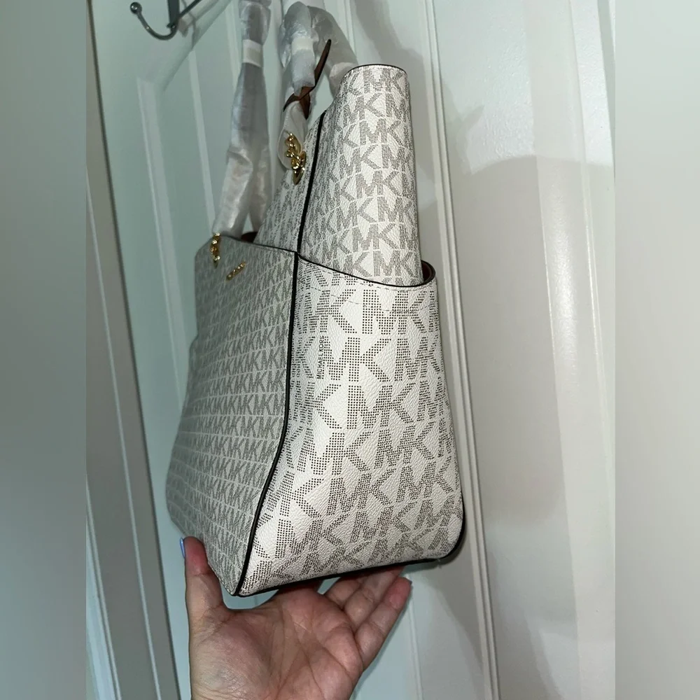 NWOT MK Jet Set Travel Large Chain Shoulder Tote Vanilla MK Signature Logo - Picture 4 of 16